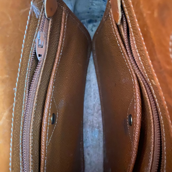 Dooney & Bourke cream leather purse - Picture 4 of 10